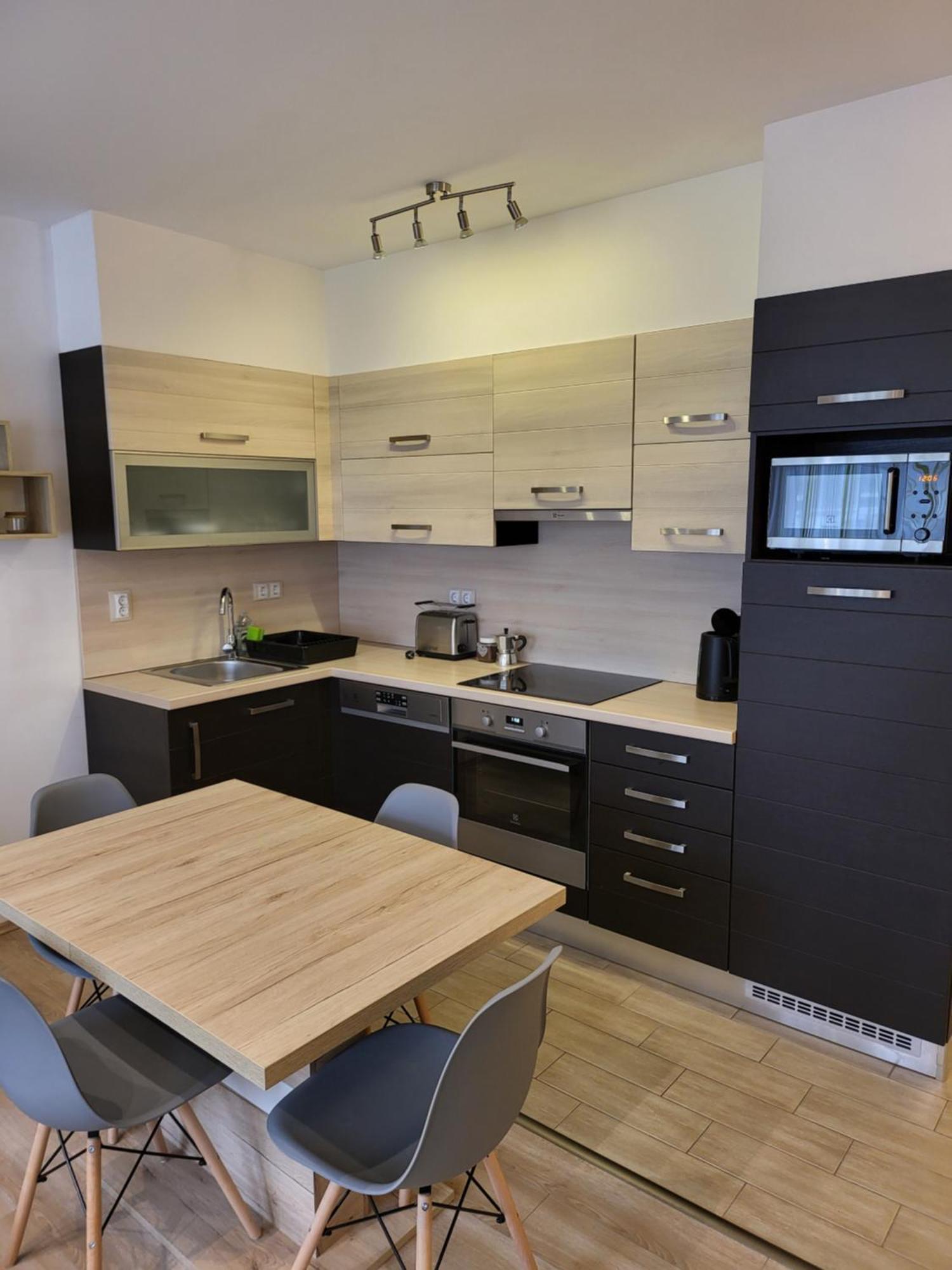 Triangol Apartman: Fuerdo, Belvaros, Egyetem Gyor Exterior photo